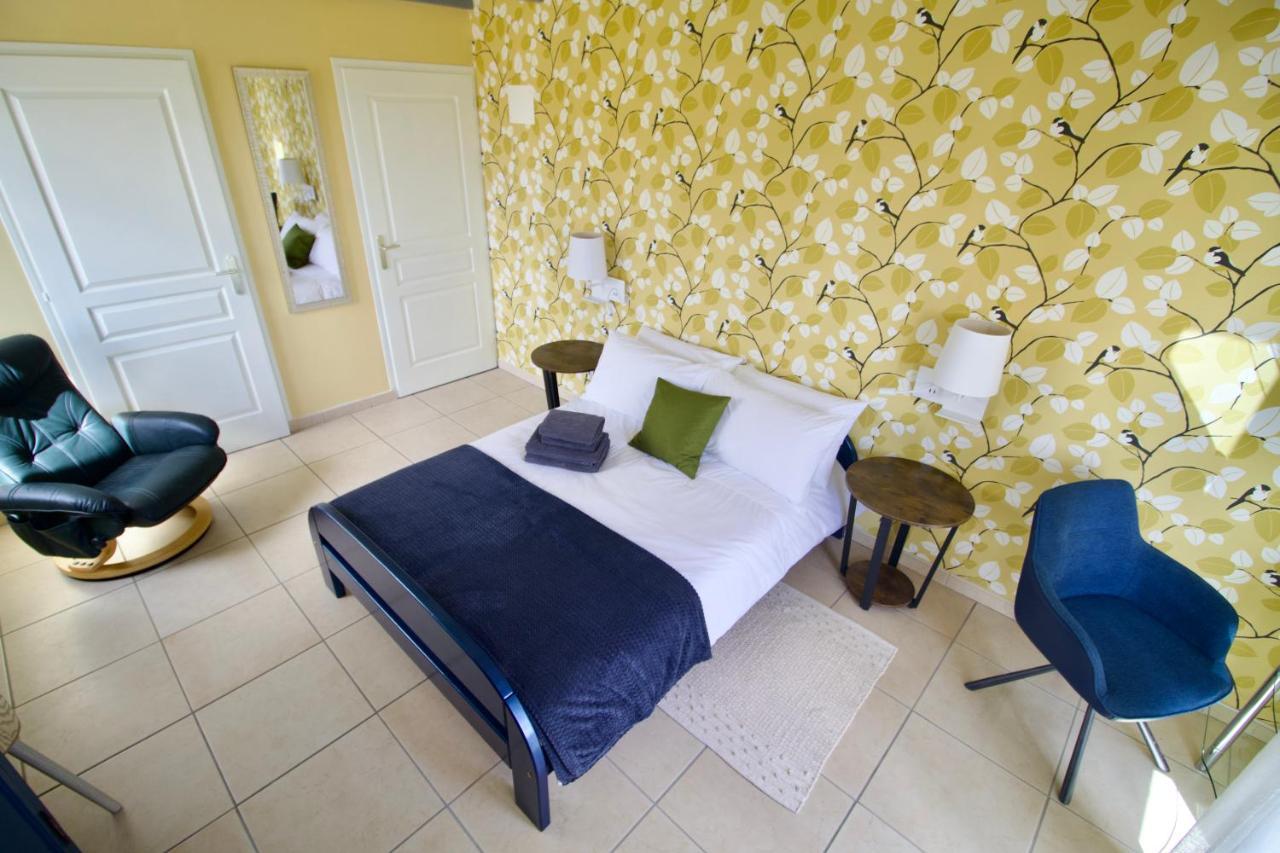 Bed and Breakfast O Trois Oliviers Louin Экстерьер фото