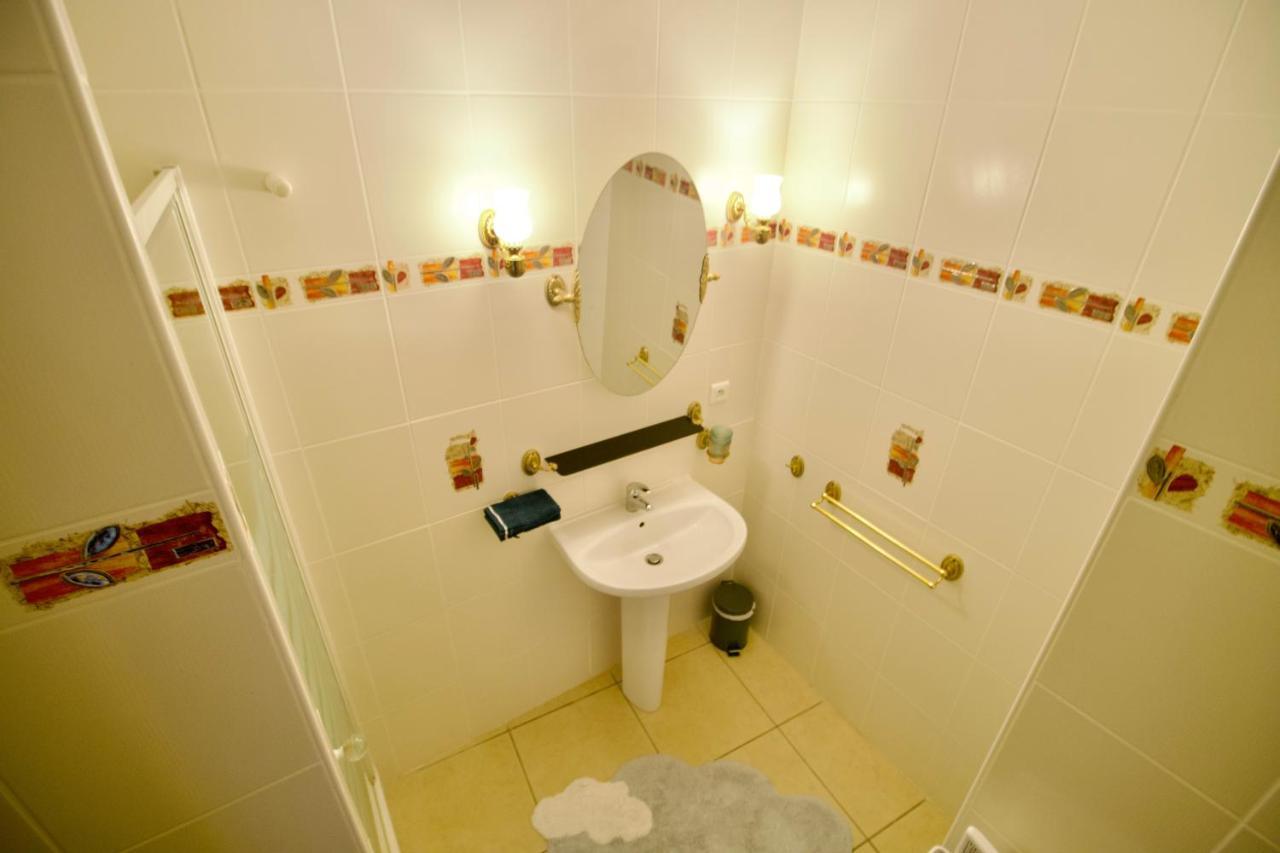 Bed and Breakfast O Trois Oliviers Louin Экстерьер фото