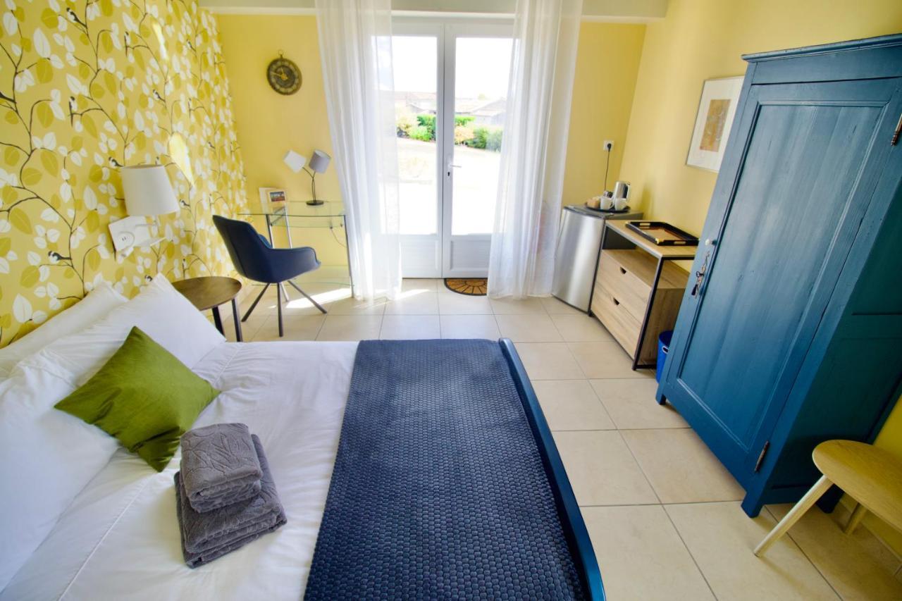 Bed and Breakfast O Trois Oliviers Louin Экстерьер фото
